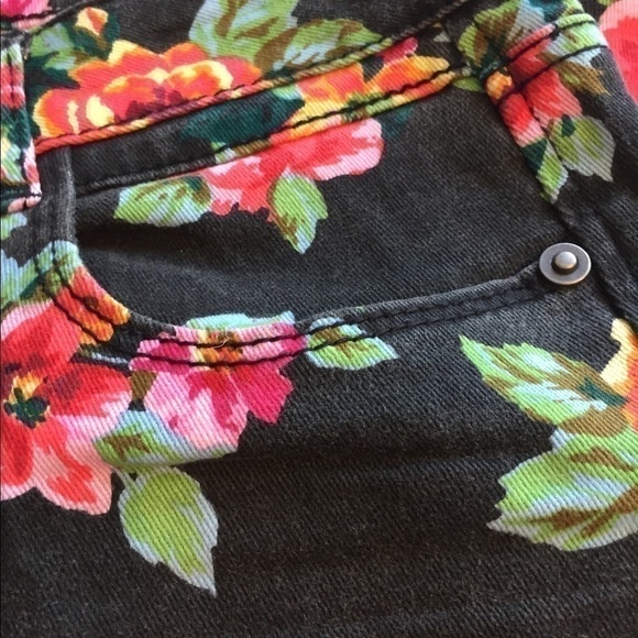 - Material Girl Floral Print on Black Denim Jeans - Picture 3 of 8